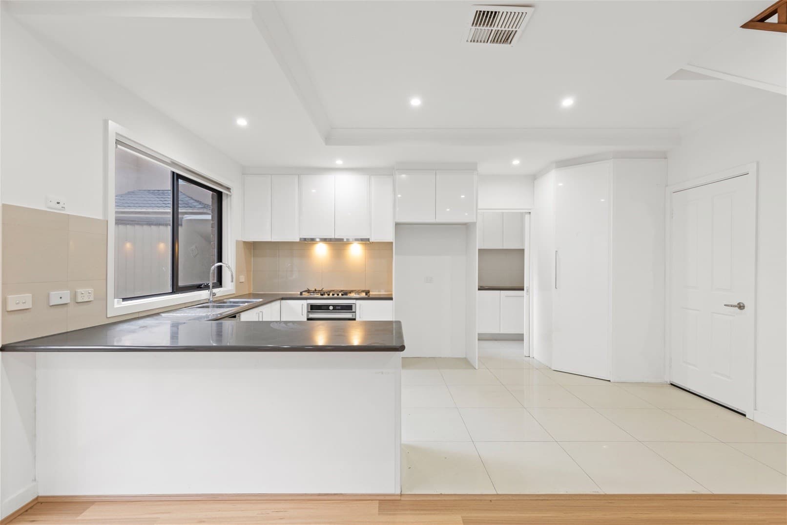 2/320 Camp Road BROADMEADOWS, VIC, Broadmeadows - Thumbnail 3