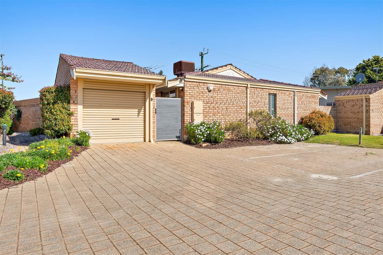 9/6 Lester Drive THORNLIE, WA, Thornlie - Image 1