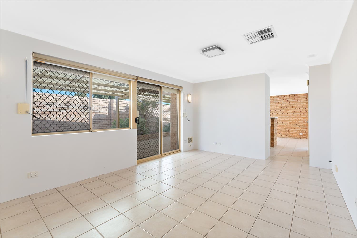 9/6 Lester Drive THORNLIE, WA, Thornlie - Thumbnail 2