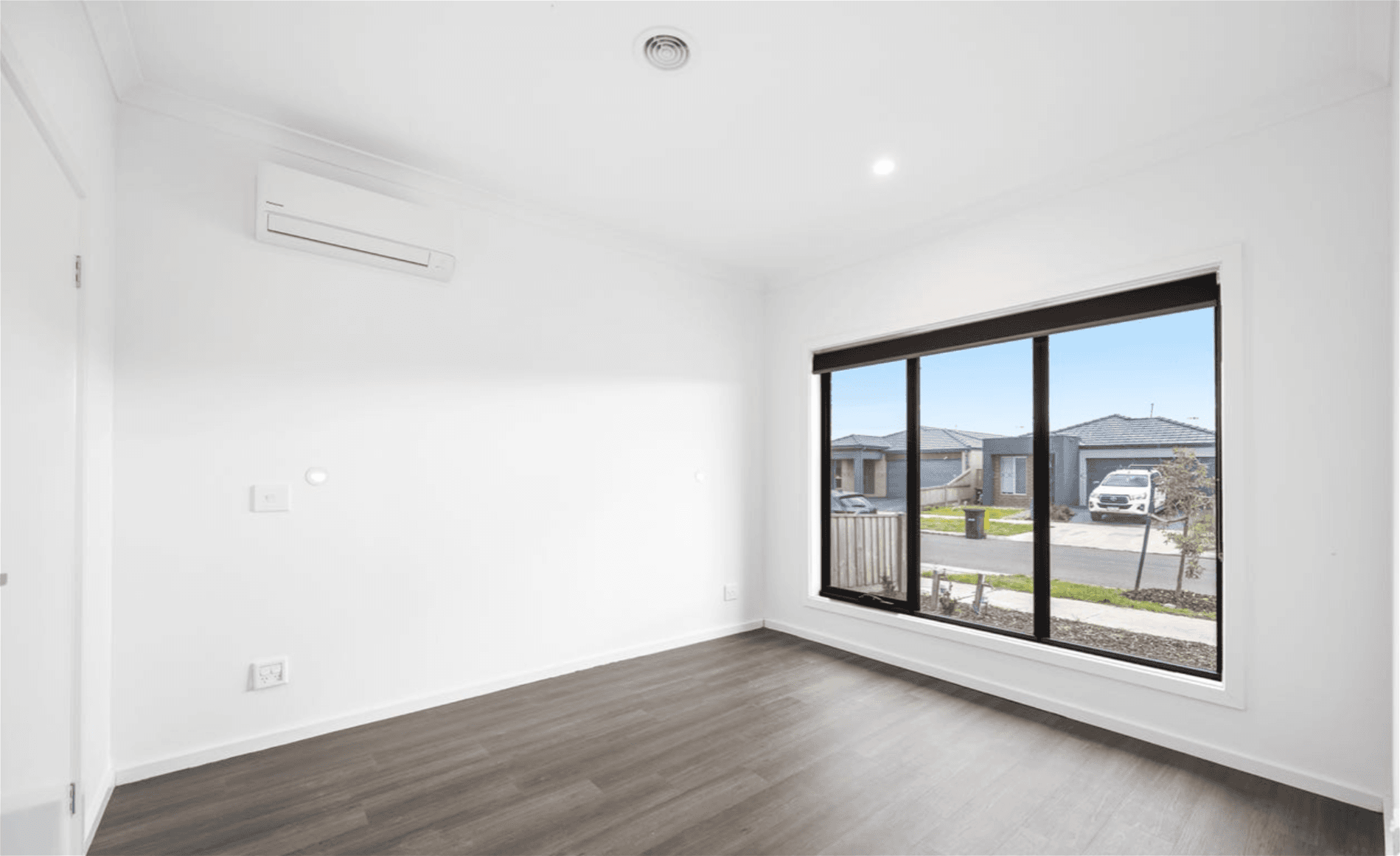 CLYDE NORTH, VIC, Clyde North - Thumbnail 4