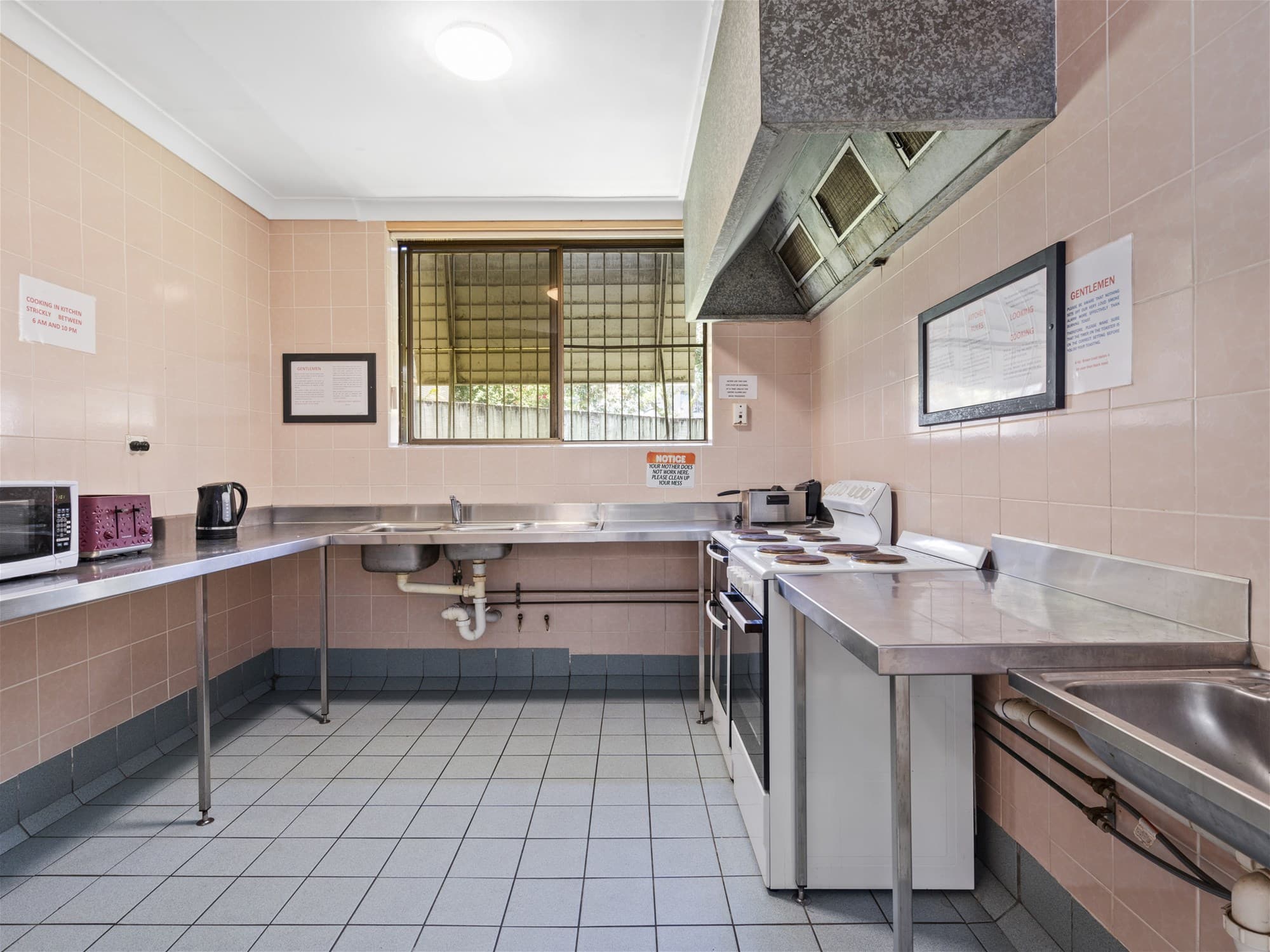 12 White Street SOUTHPORT, QLD, Southport - Thumbnail 5
