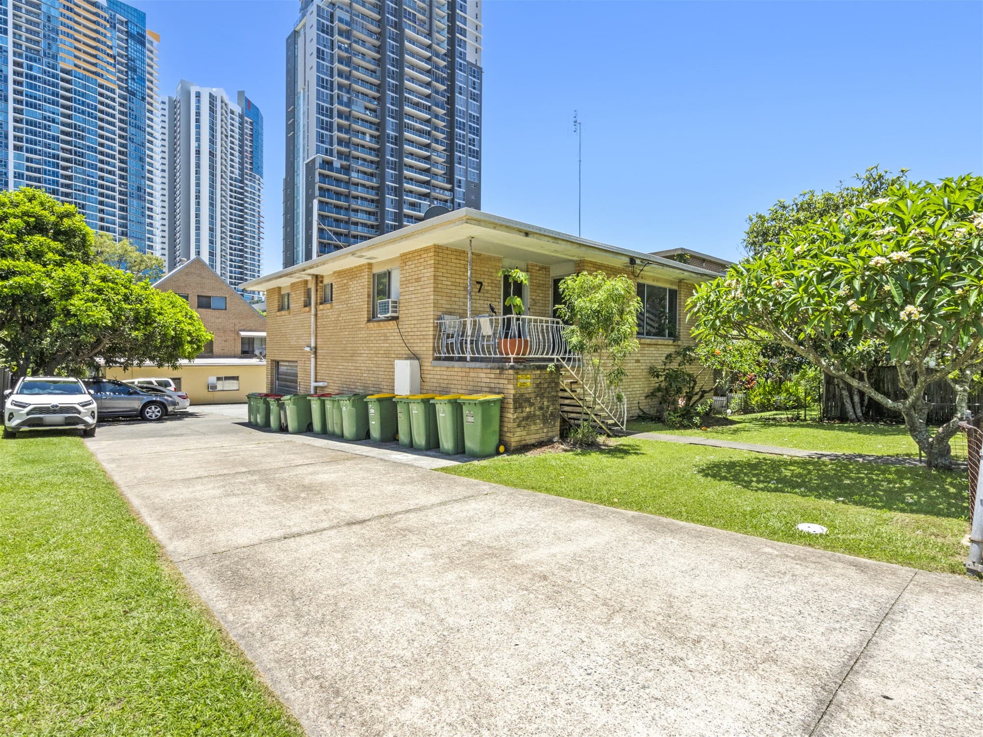 12 White Street SOUTHPORT, QLD, Southport - Thumbnail 2