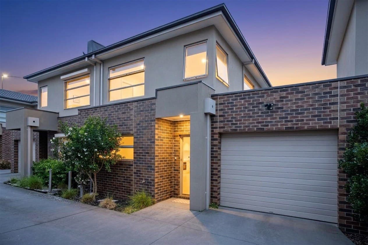 2/14 Pleasant Rd THOMASTOWN, VIC, Thomastown - Image 1