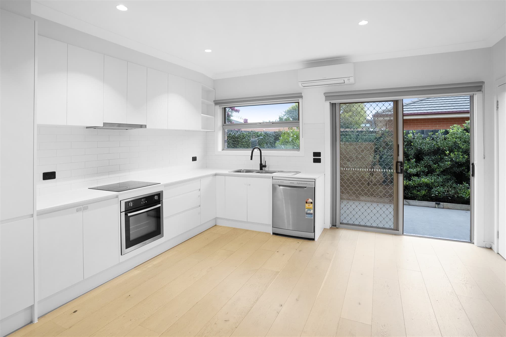 2/14 Pleasant Rd  THOMASTOWN, VIC, Thomastown - Thumbnail 4