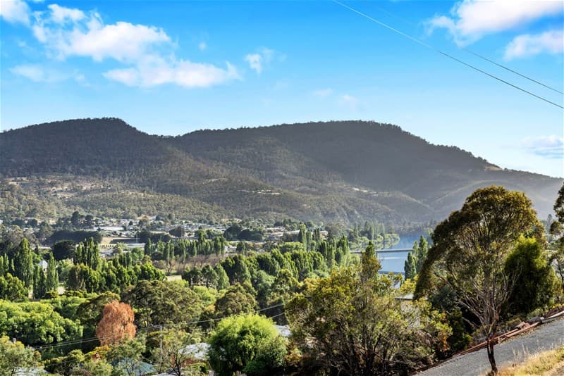 82 Sharland Avenue NEW NORFOLK, TAS, New Norfolk - Image 1