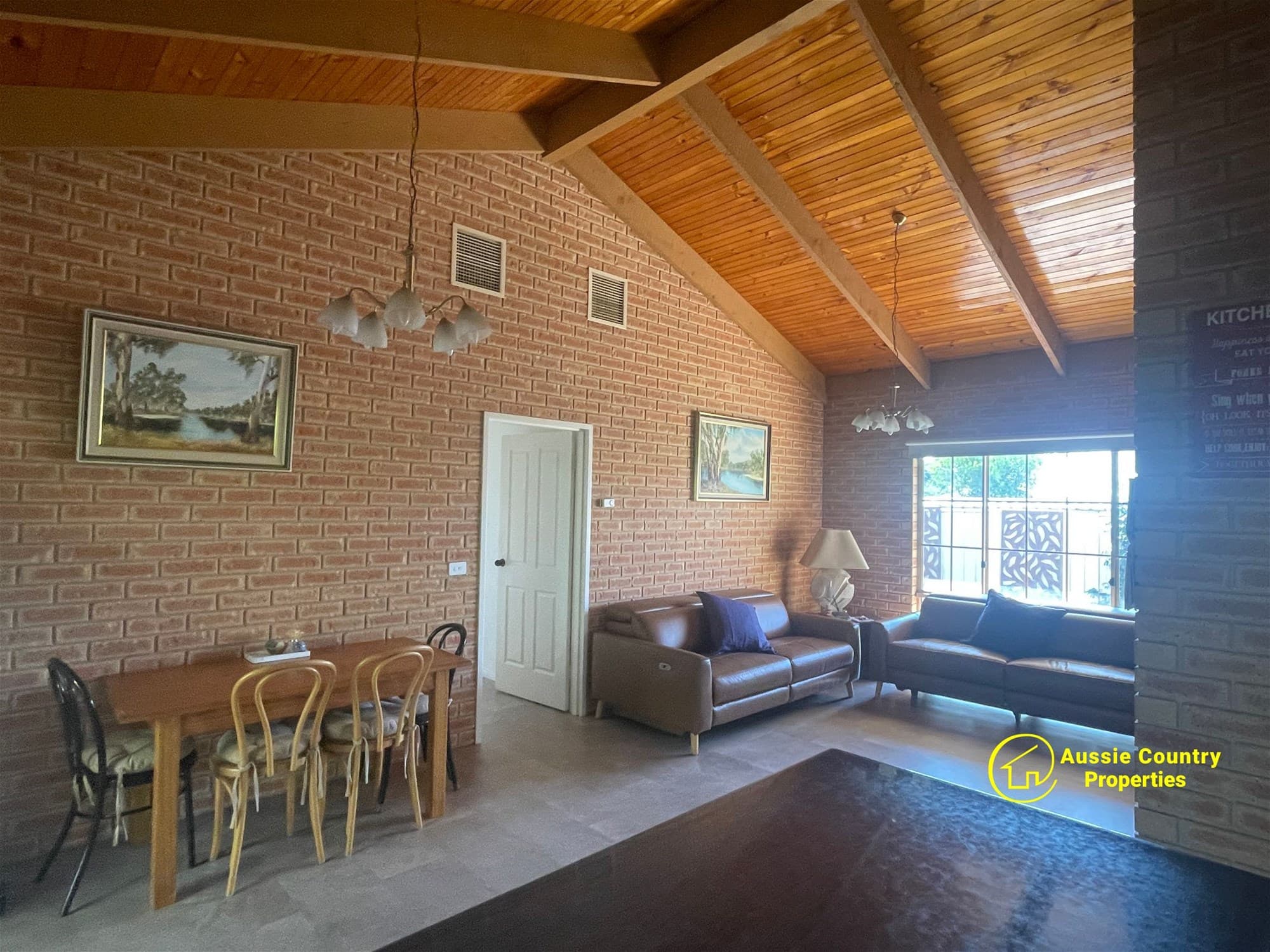 37 Davis Street BERRIGAN NSW, Berrigan - Thumbnail 2