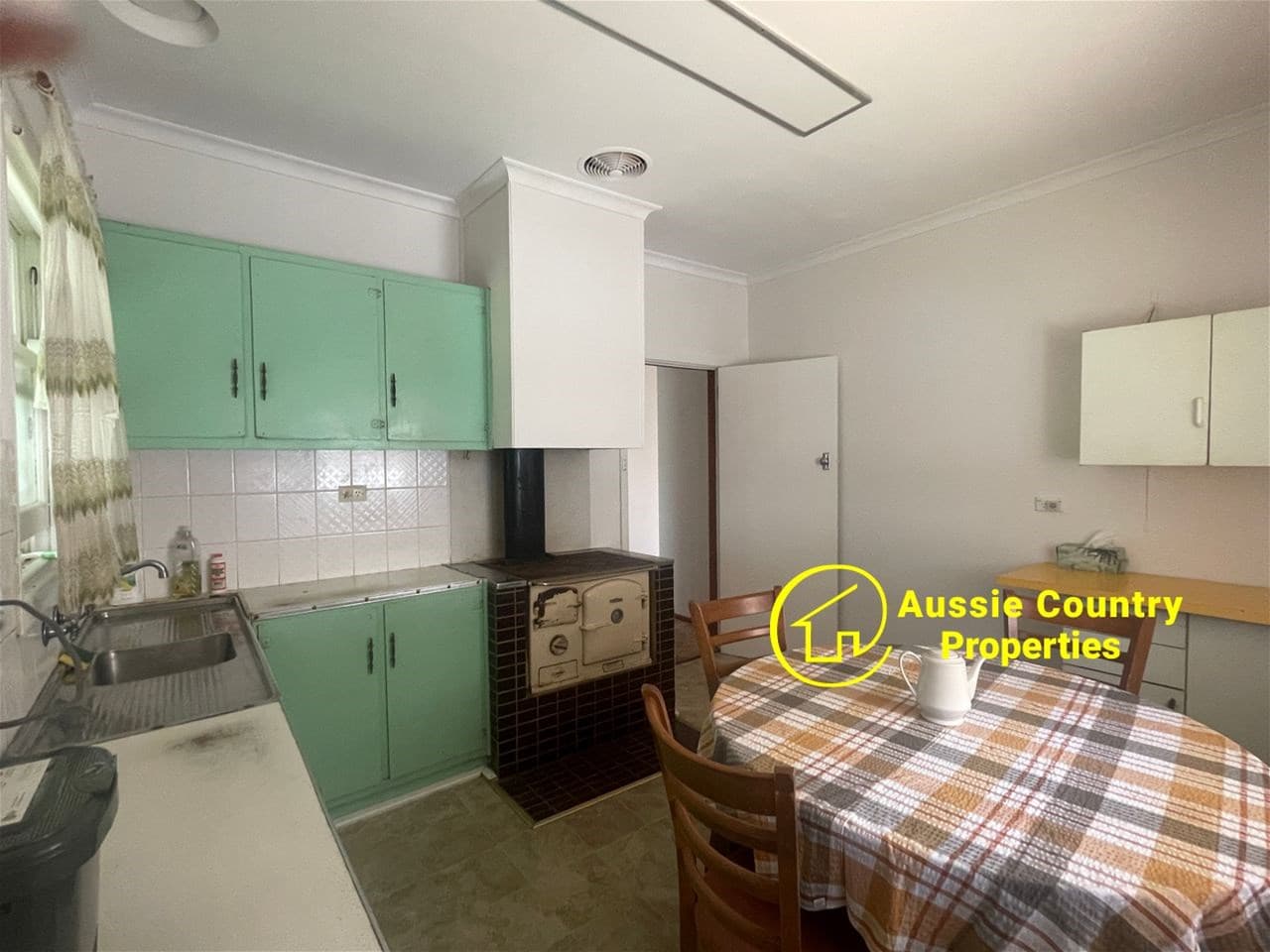 24 Nangunia Street BERRIGAN NSW, Berrigan - Thumbnail 3
