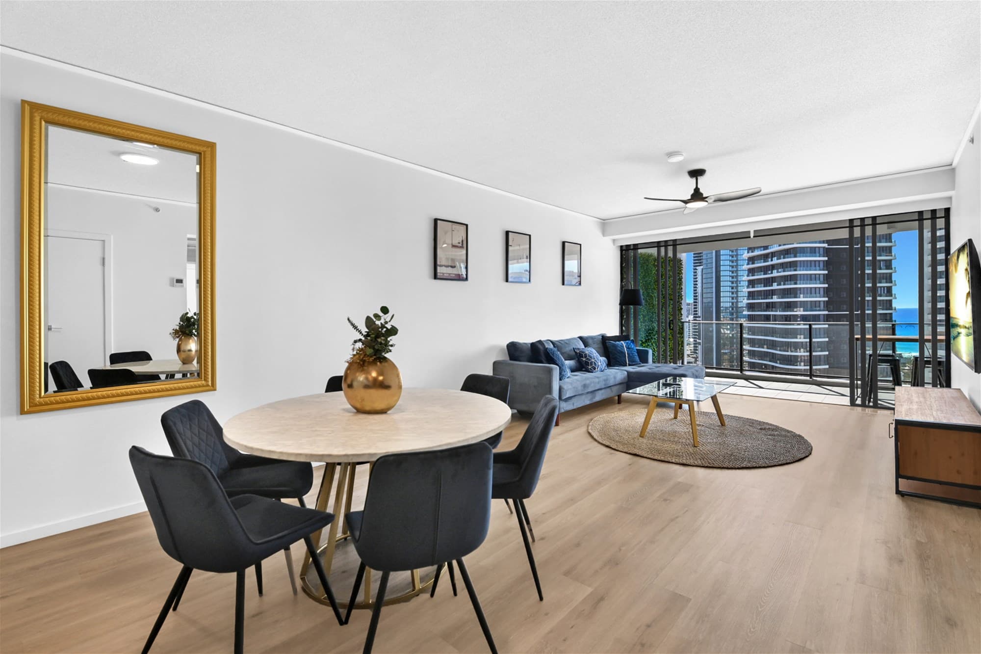 2204/22 Surf Parade BROADBEACH, QLD, Broadbeach - Thumbnail 3
