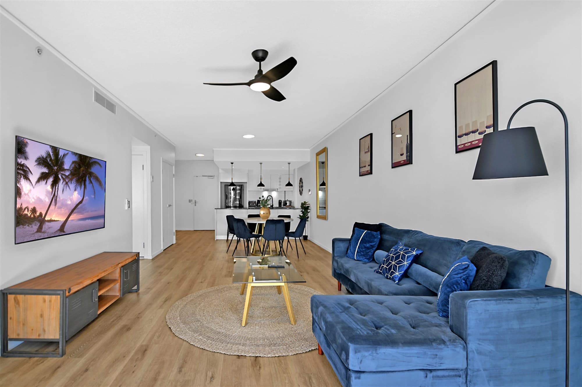 2204/22 Surf Parade BROADBEACH, QLD, Broadbeach - Thumbnail 2
