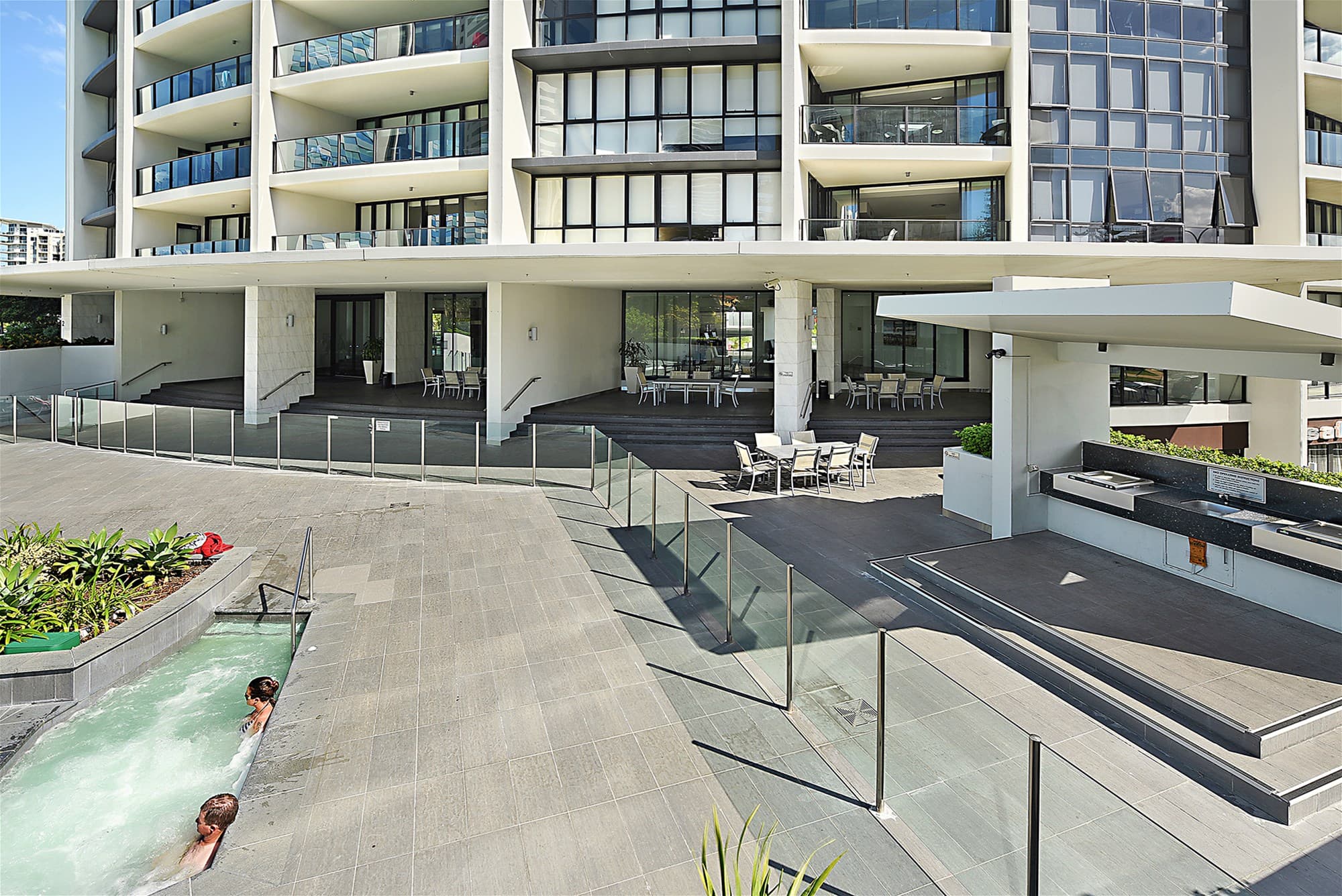2204/22 Surf Parade BROADBEACH, QLD, Broadbeach - Thumbnail 2