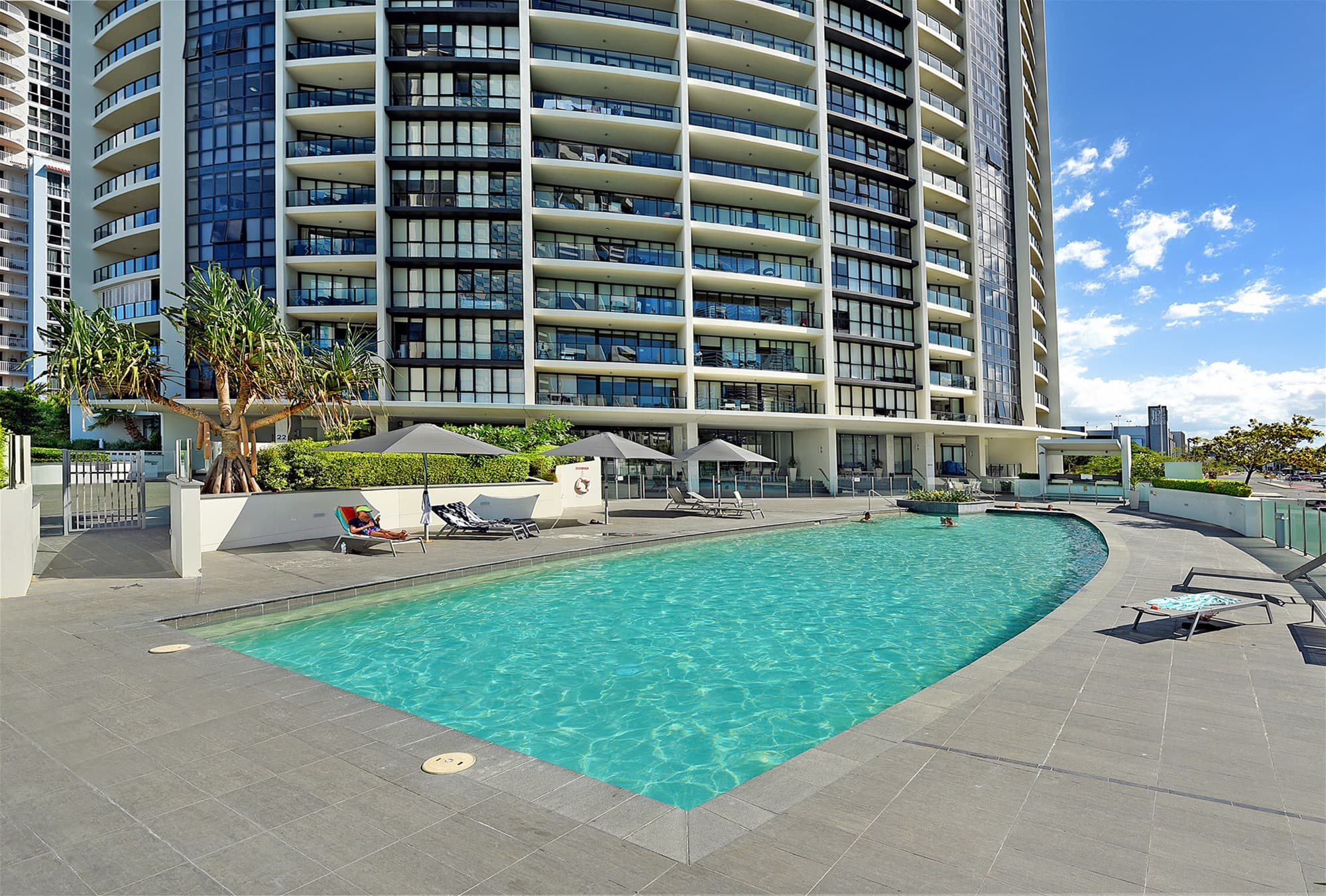 2204/22 Surf Parade BROADBEACH, QLD, Broadbeach - Thumbnail 3