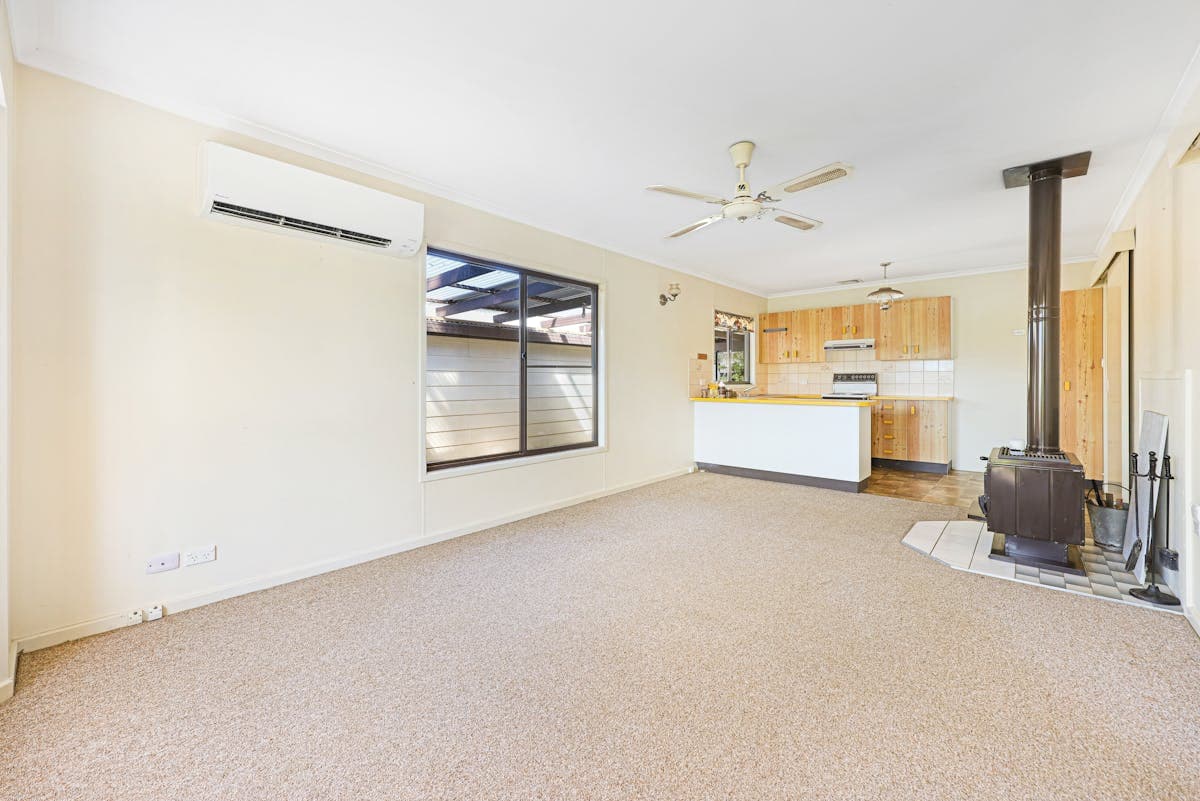 6 Robey Street, Kootingal, NSW, 2352, Kootingal - Thumbnail 2