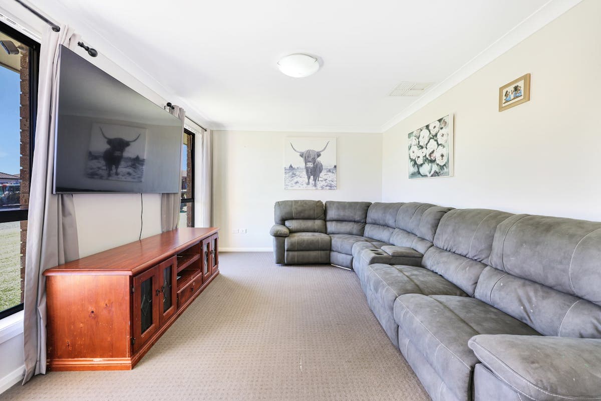 1 Coolamon Close, Tamworth, NSW, 2340, Tamworth - Thumbnail 2