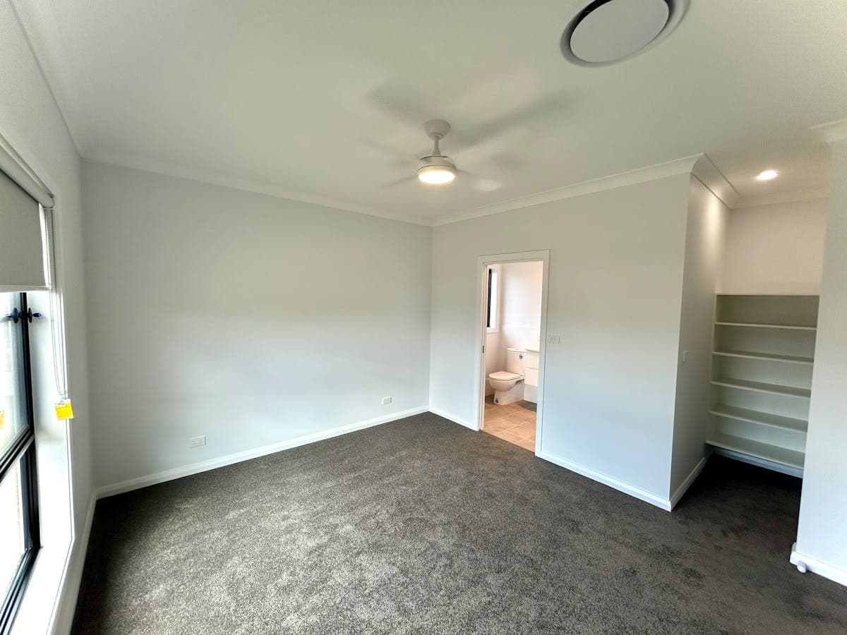 9 Crested Avenue, Tamworth - Thumbnail 4