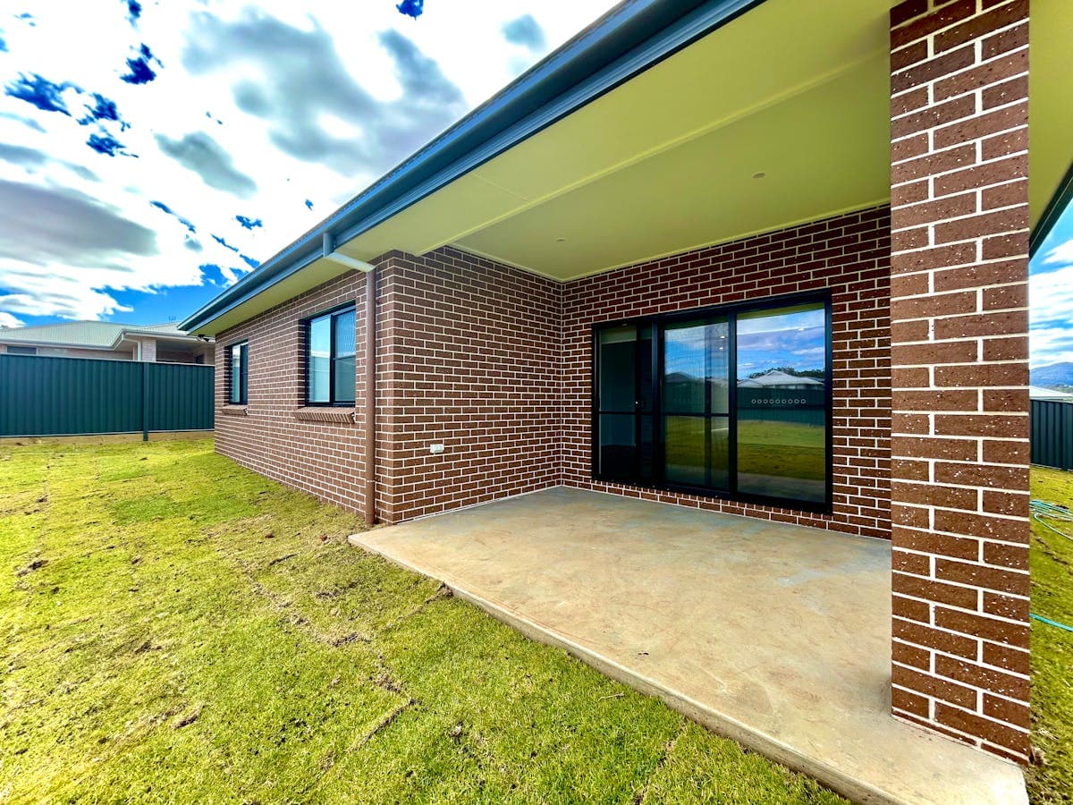 9 Crested Avenue, Tamworth - Thumbnail 8
