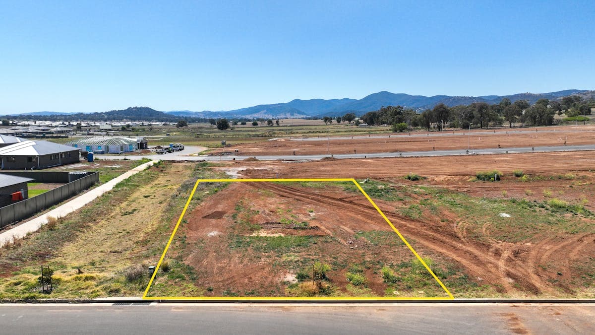 8 Evesham Circuit, Tamworth - Image 1