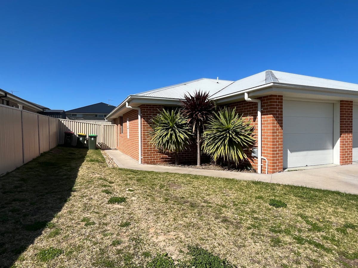 8A Newlands Crescent, Kelso - Image 1