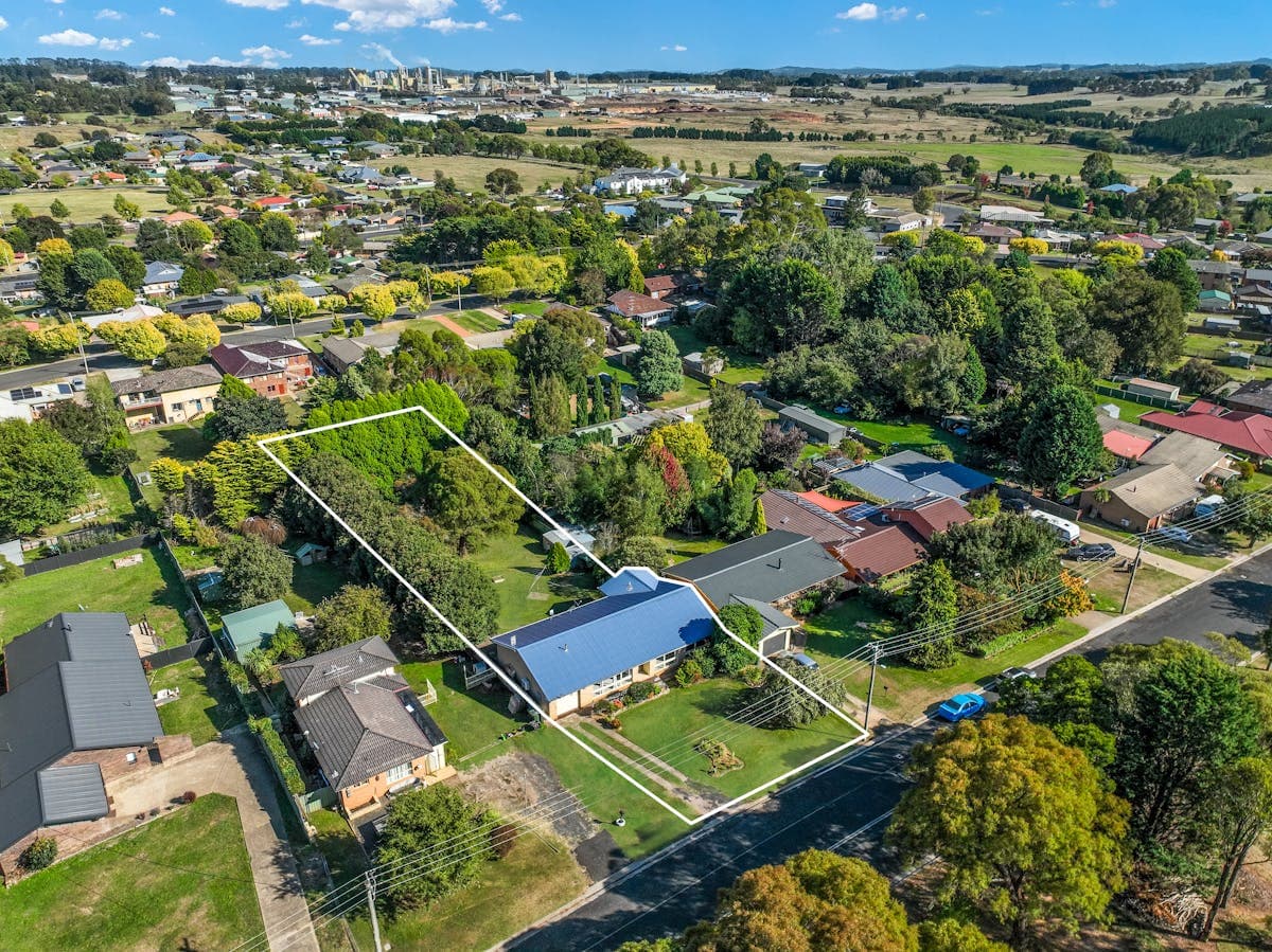 23 Blenheim Avenue, Oberon, NSW, 2787, Oberon - Thumbnail 2