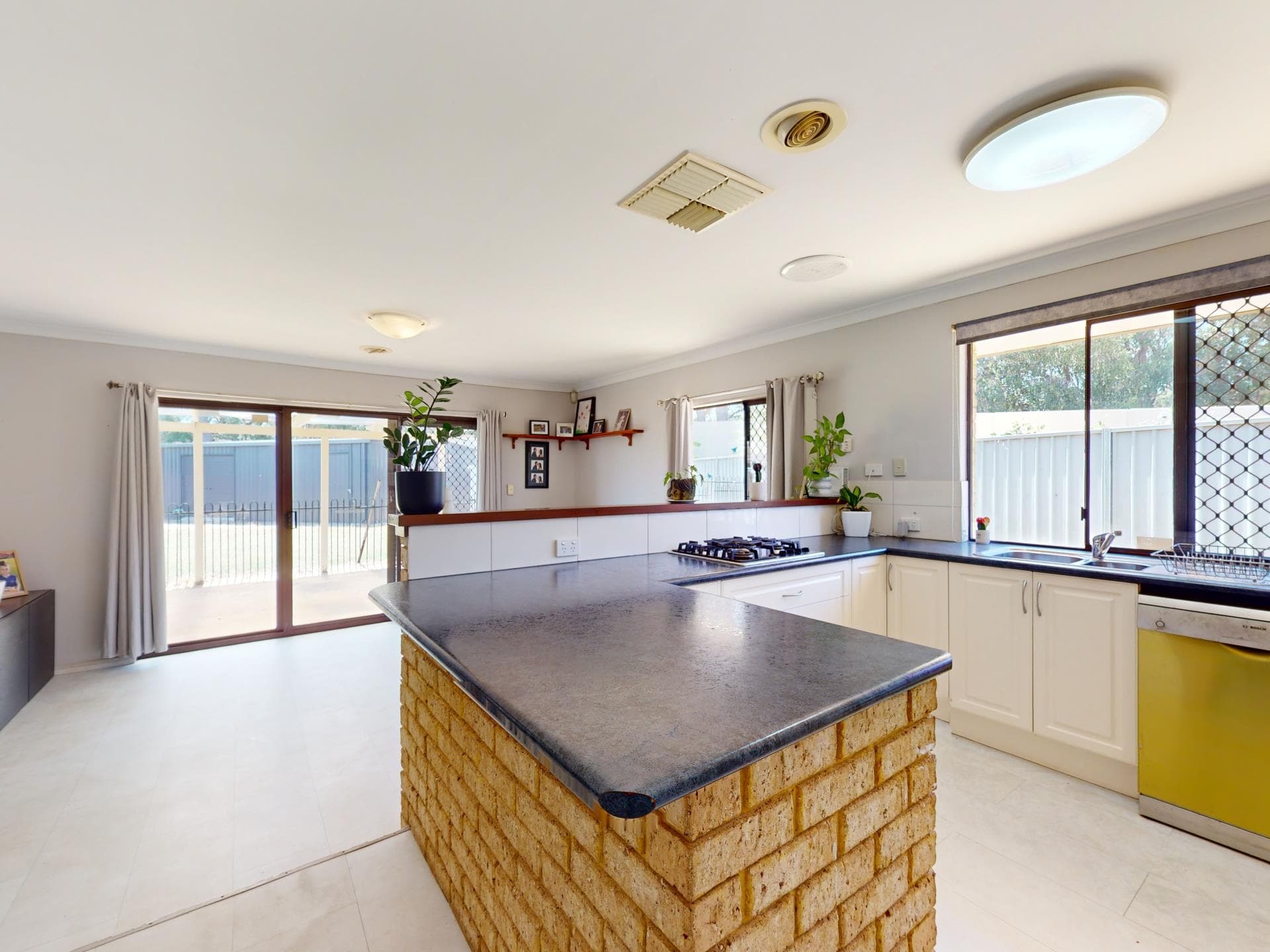 7 TOPAZ COURT, HIGH WYCOMBE WA, High Wycombe - Thumbnail 6