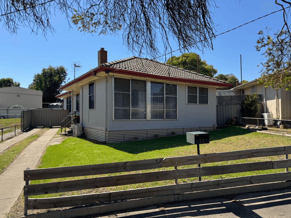 11 Hamilton Crescent, Corryong - Image 1
