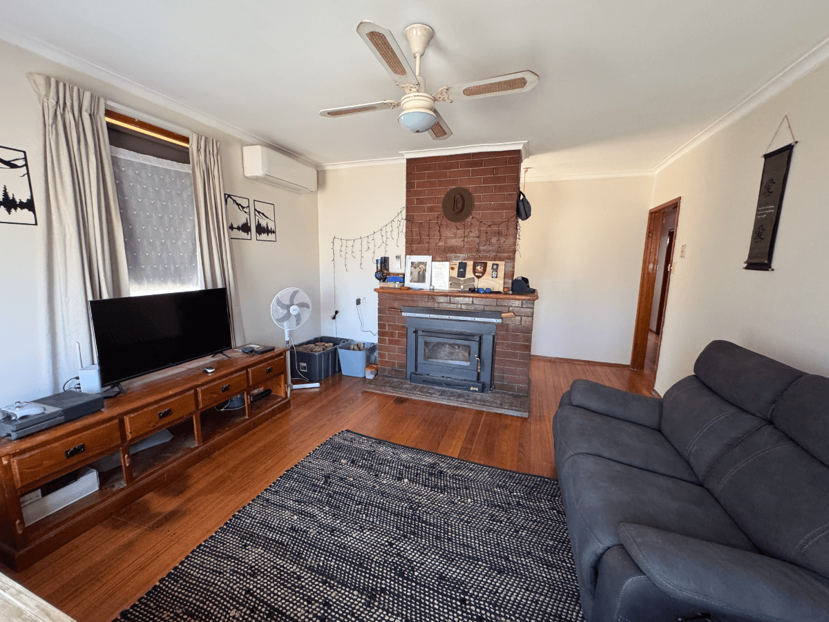 11 Hamilton Crescent, Corryong - Thumbnail 4