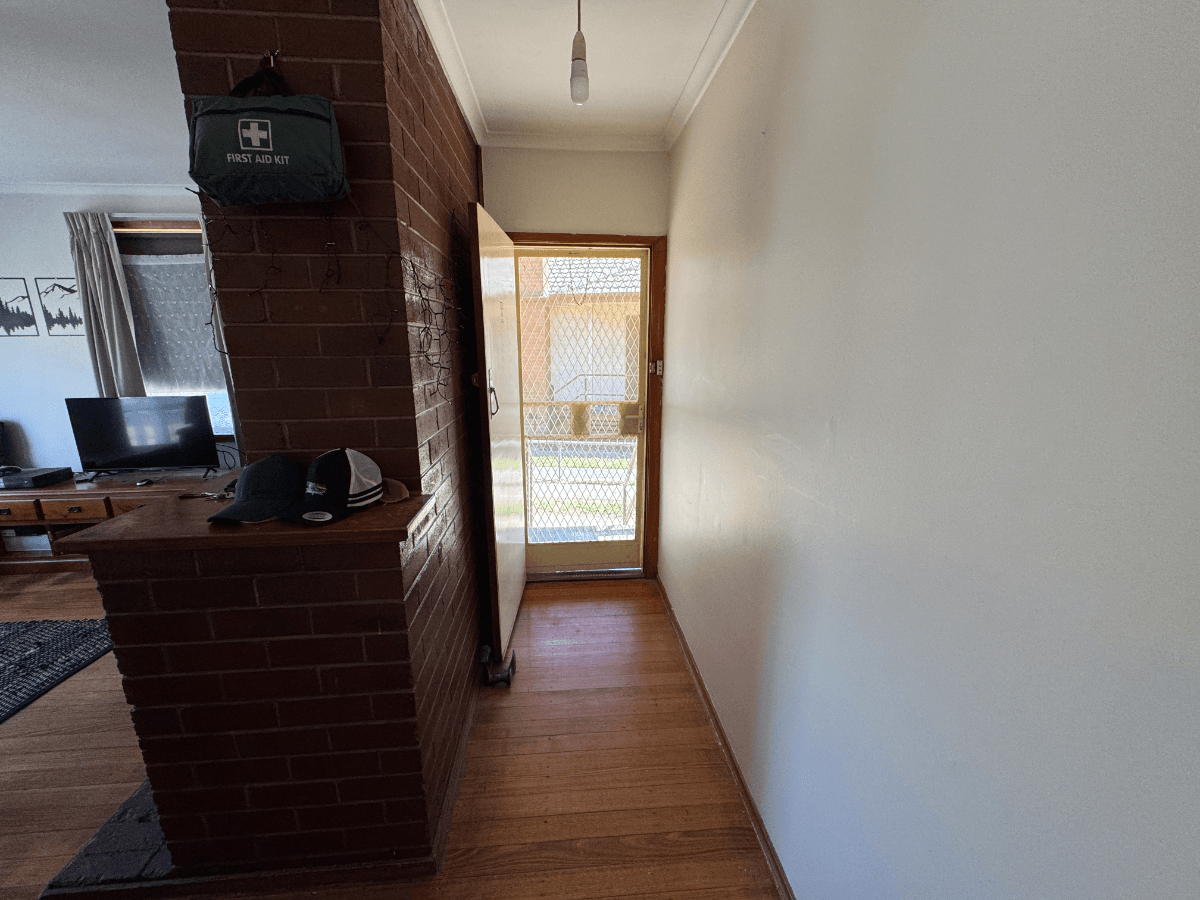 11 Hamilton Crescent, Corryong - Thumbnail 6