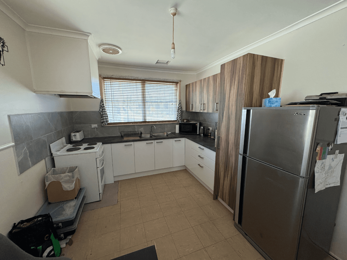 11 Hamilton Crescent, Corryong - Thumbnail 8