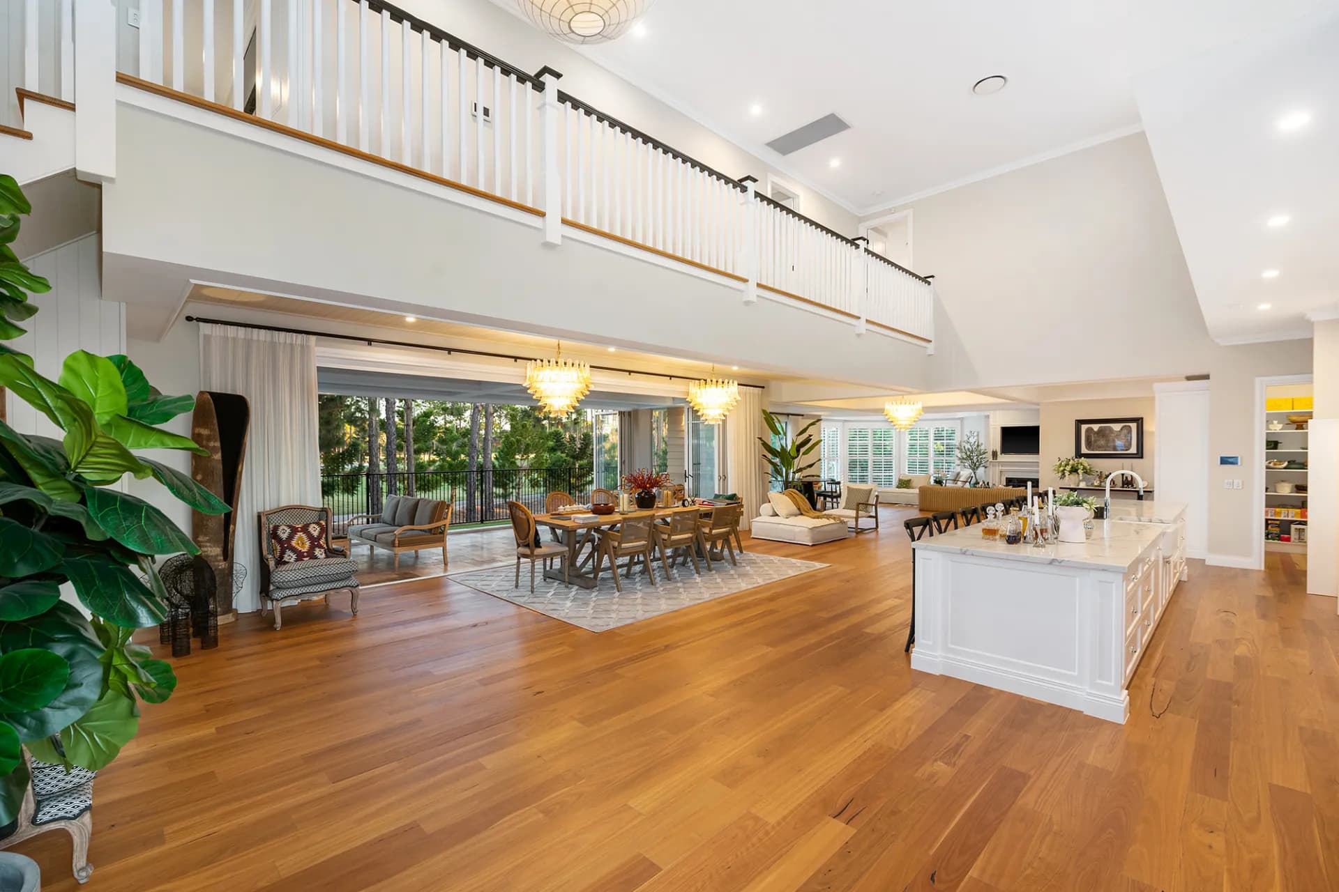 2265 Banksia Lakes Drive, Sanctuary Cove, QLD, Hope Island - Thumbnail 5