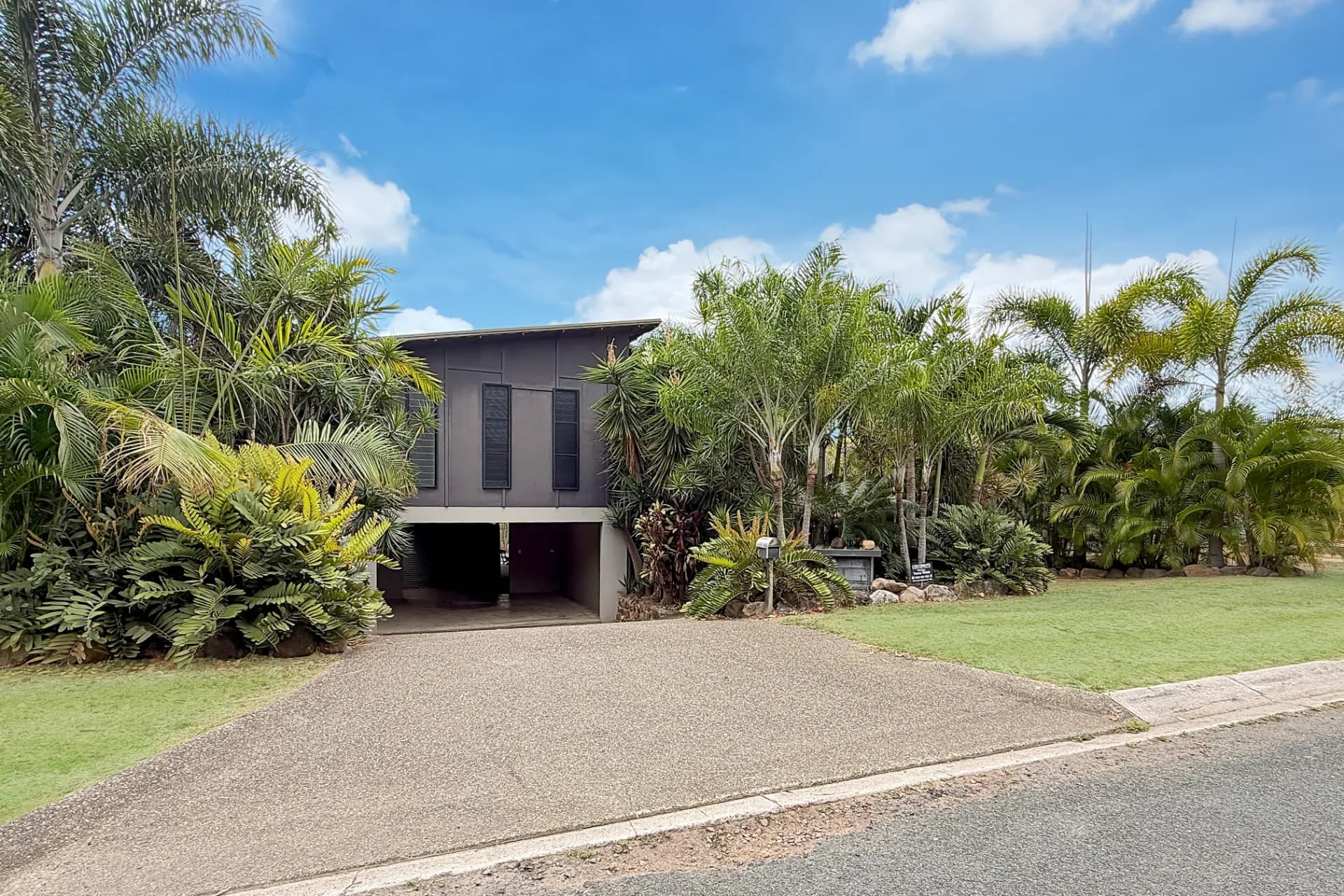 86 Gloucester Avenue, Hideaway Bay, QLD, Hideaway Bay - Thumbnail 2