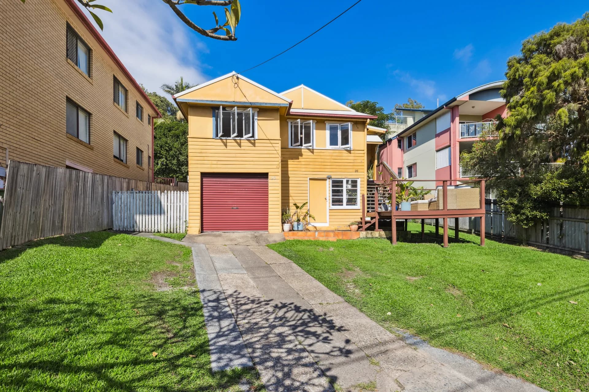 20 West Burleigh Road, Burleigh Heads, QLD, Burleigh Heads - Thumbnail 2