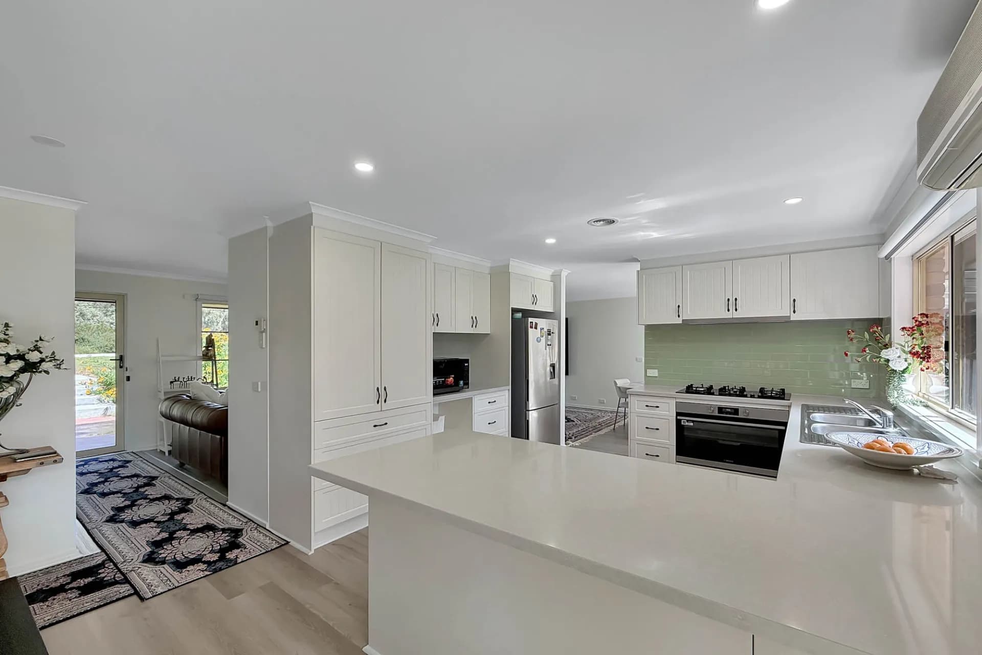 5 Elizabeth  Close, Drouin, VIC, Drouin - Thumbnail 3
