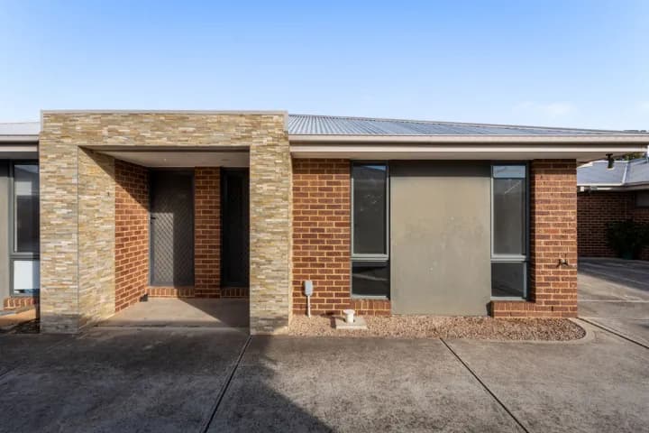 11/181 Riversdale  Drive, Tarneit - Image 1