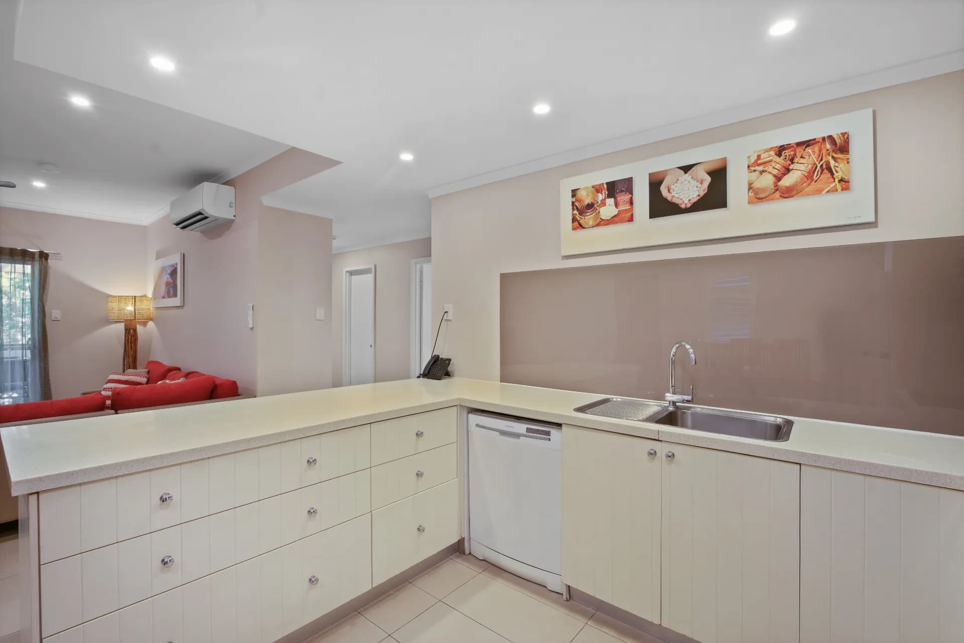 A20/6 Challenor  Drive, Cable Beach - Thumbnail 8