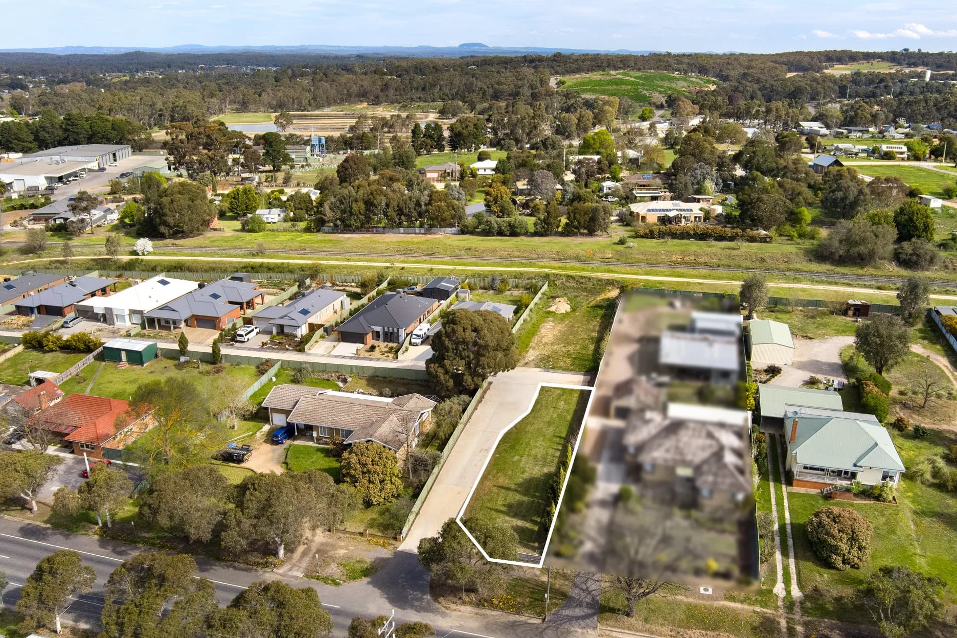 14 Hakea Drive, Castlemaine, VIC, Castlemaine - Thumbnail 2