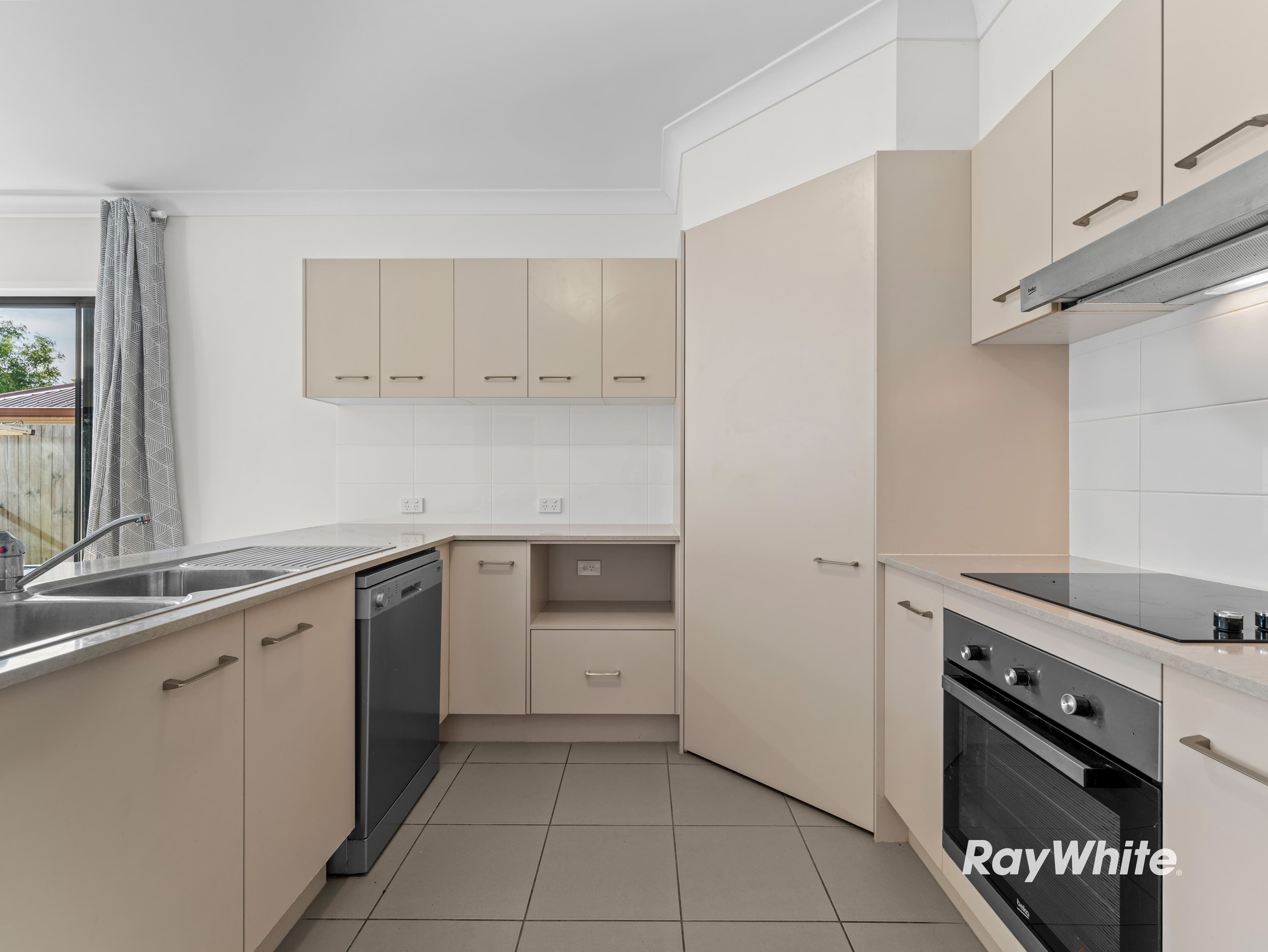7 Mount Barney Crescent, Park Ridge QLD 4125, Park Ridge - Thumbnail 4