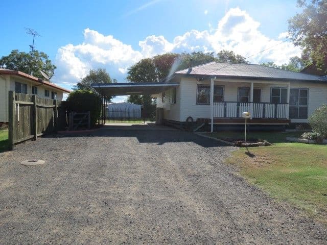 109 Currey Street, Roma QLD 4455, Roma - Thumbnail 2