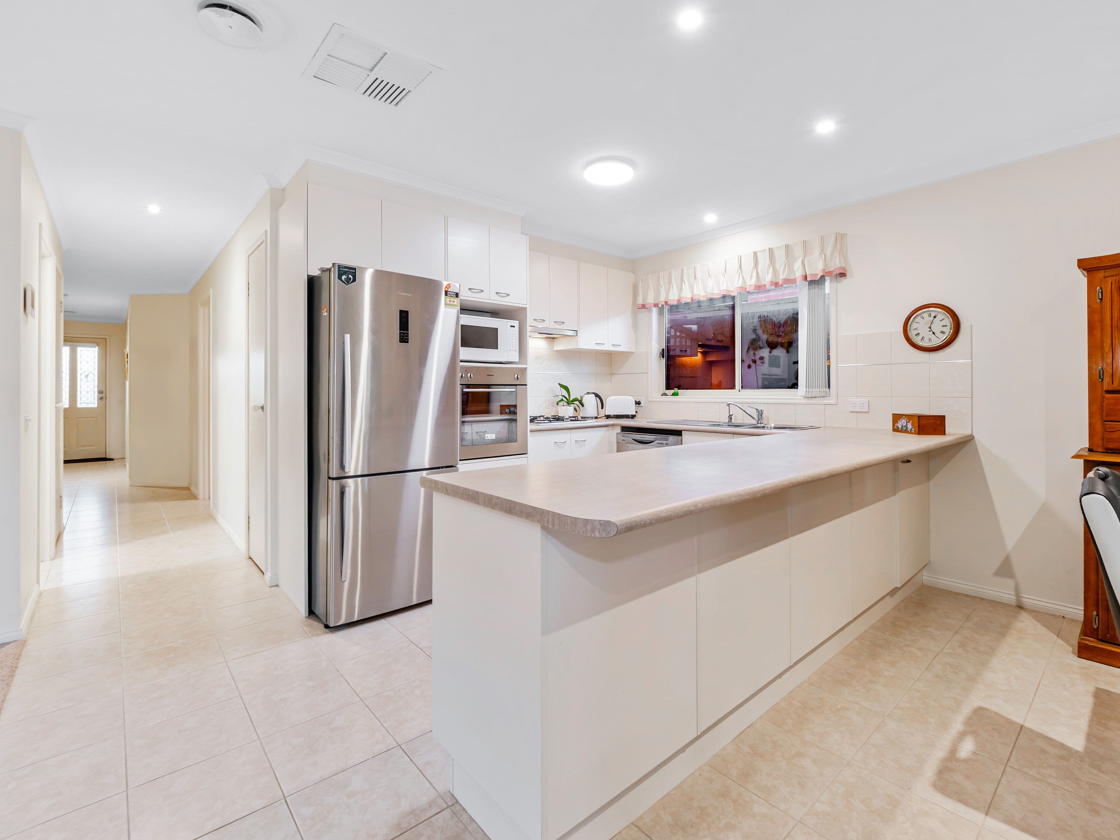 33 Francis Crescent, Langwarrin VIC 3910, Langwarrin - Thumbnail 3
