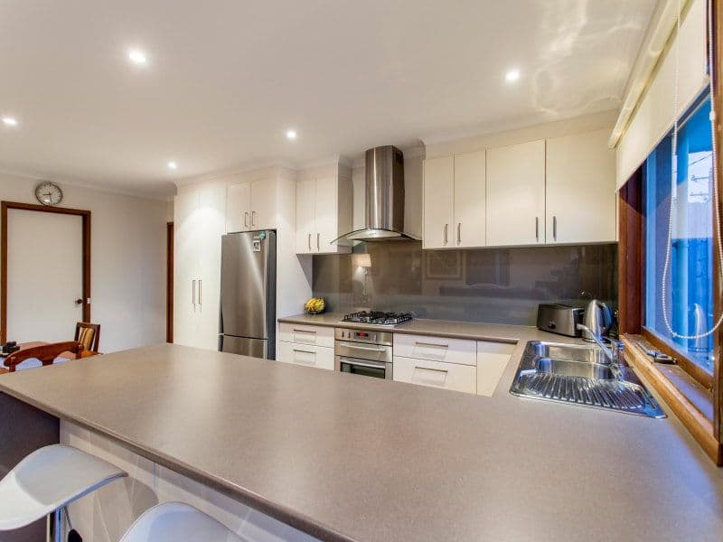9 Minton Drive, FRANKSTON VIC 3199, Frankston - Thumbnail 2