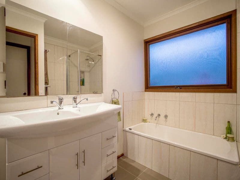 9 Minton Drive, FRANKSTON VIC 3199, Frankston - Thumbnail 5
