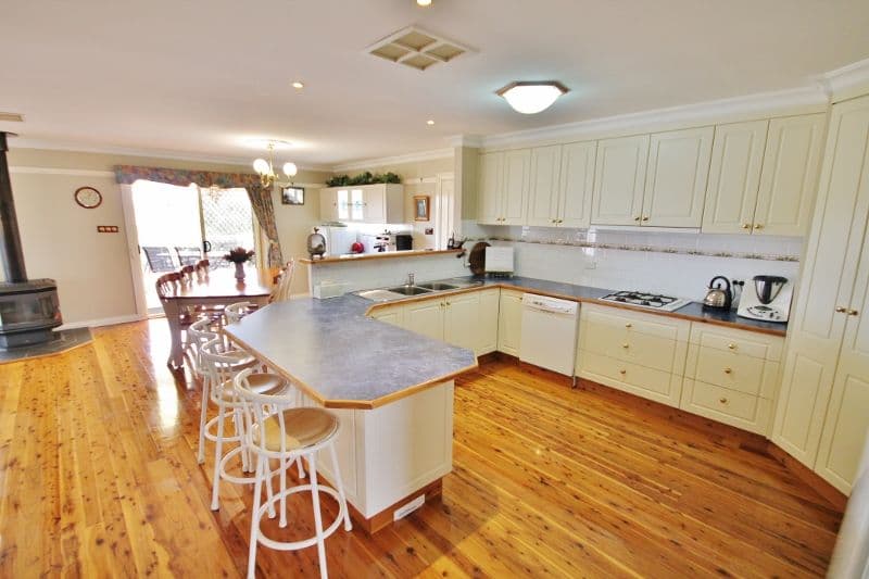 106 Blackett Avenue, YOUNG NSW 2594, Young - Thumbnail 2