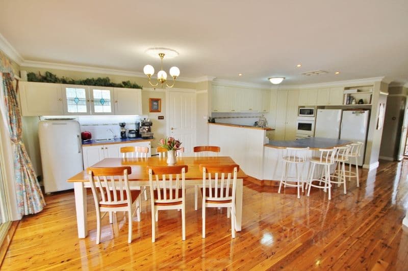 106 Blackett Avenue, YOUNG NSW 2594, Young - Thumbnail 5