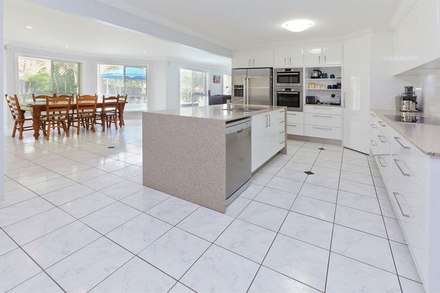 10 Engelmann Close, CARINDALE QLD 4152, Carindale - Thumbnail 2
