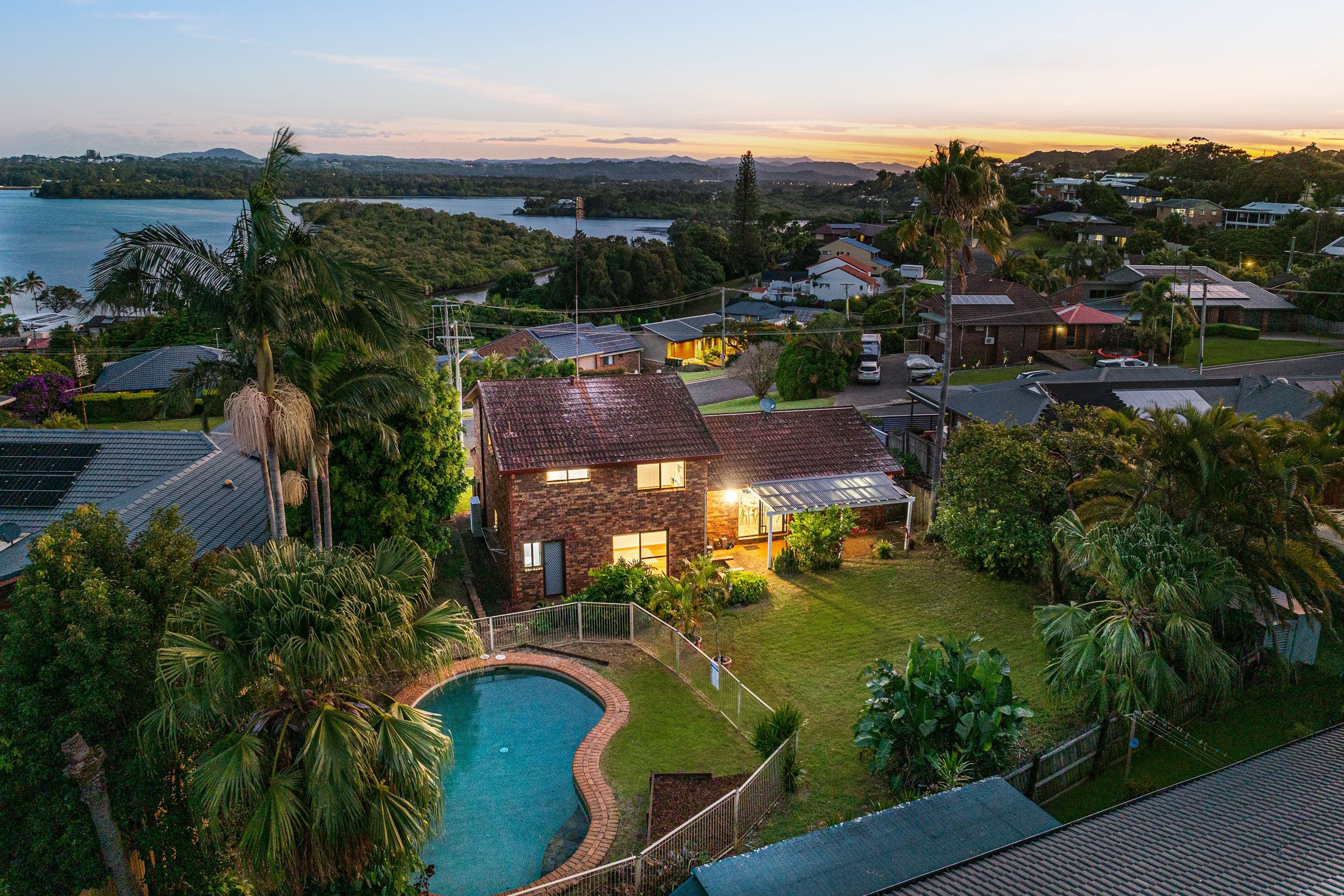 8 James Cook Drive, Banora Point NSW 2486, Banora Point - Thumbnail 2