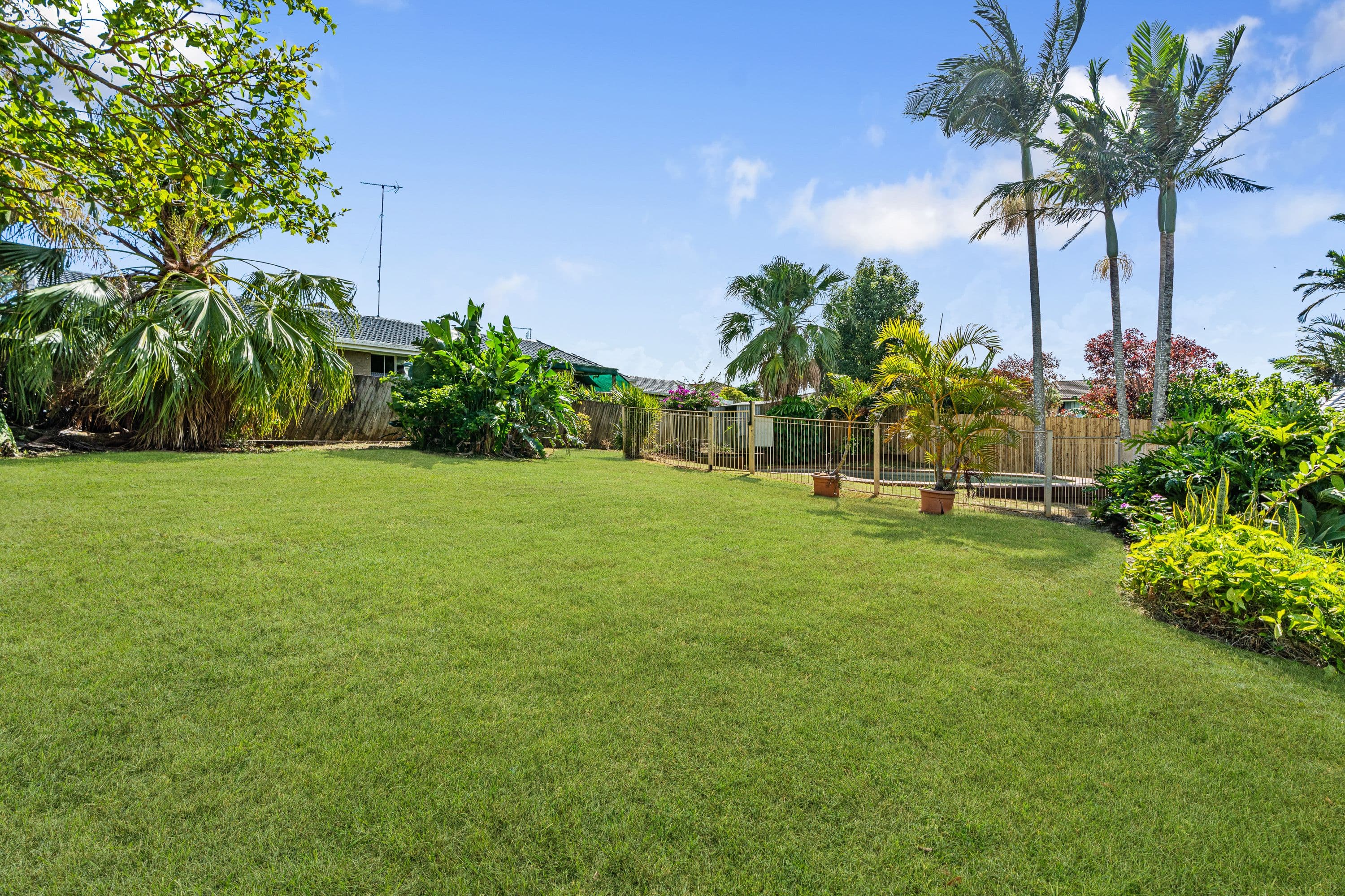 8 James Cook Drive, Banora Point NSW 2486, Banora Point - Thumbnail 4