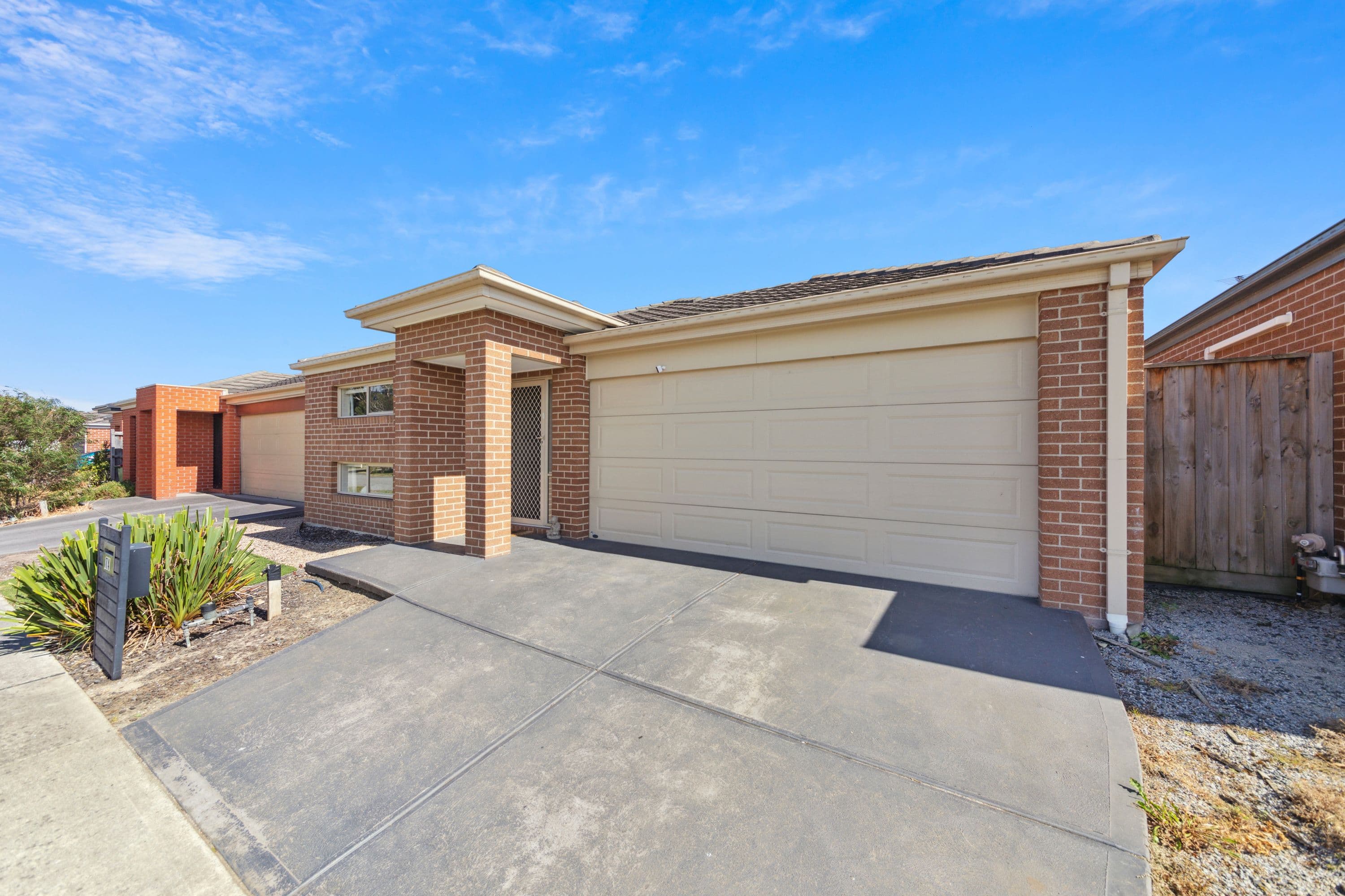 74 Fallingwater Drive, Pakenham VIC 3810, Pakenham - Thumbnail 2