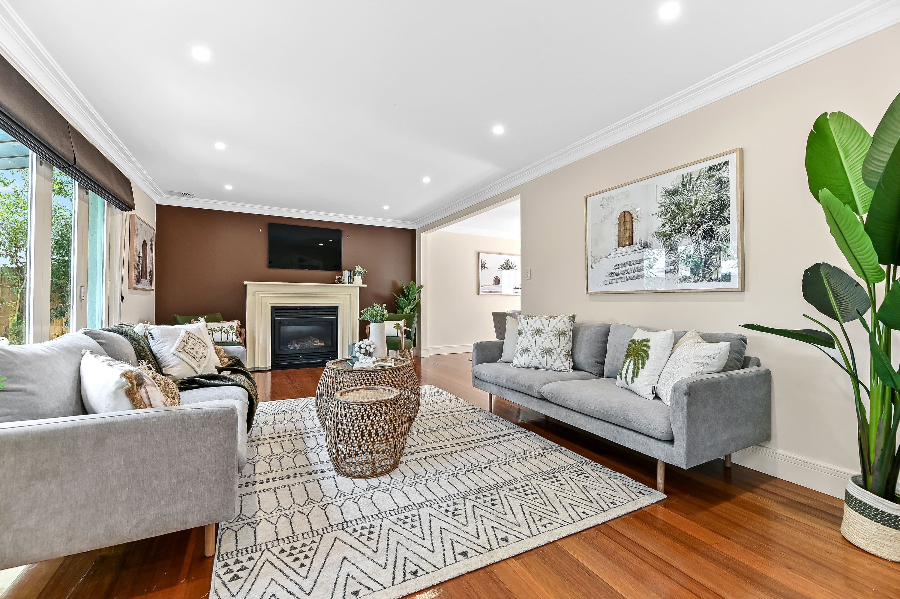 1 Severn Court, Mount Waverley VIC 3149, Mount Waverley - Thumbnail 2