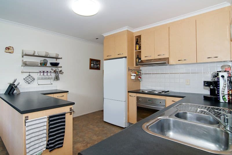 6 Kancoona Street, ROCHEDALE SOUTH QLD 4123, Rochedale South - Thumbnail 5