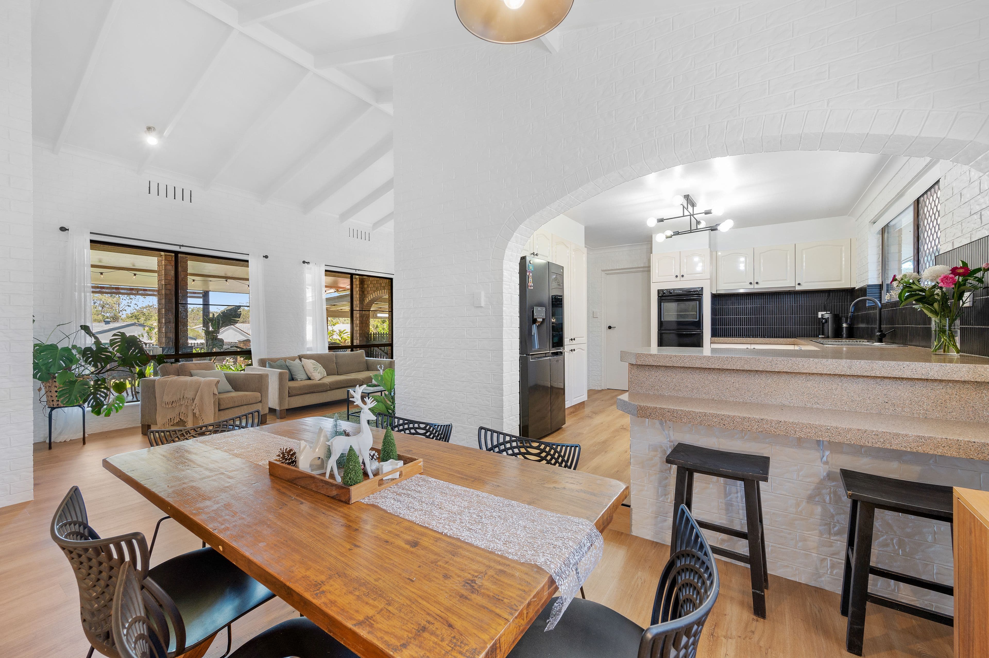 4 Wodonga Street, Clinton QLD 4680, Clinton - Thumbnail 2