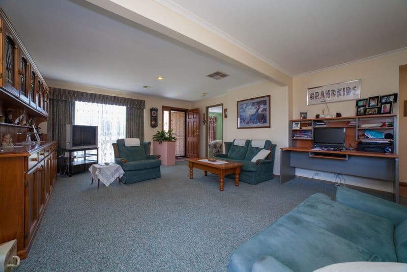 106 Cairns Road, Hampton Park VIC 3976, Hampton Park - Thumbnail 3