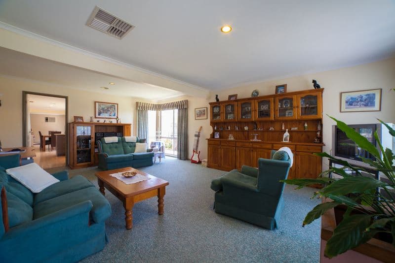 106 Cairns Road, Hampton Park VIC 3976, Hampton Park - Thumbnail 4